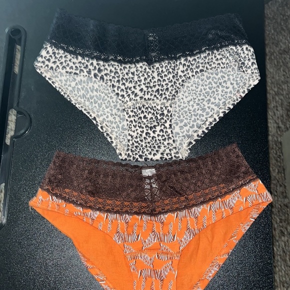 Lot of 4- Victoria Secret & PINK panties - XS - Picture 2 of 3